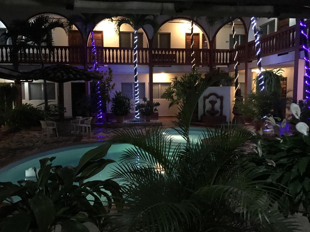 Hotel Buena Vista Copán Buitenkant foto